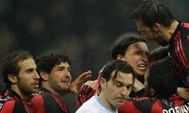 Milan vùi dập tan tác Napoli