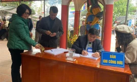 Ðền Chợ Củi (Hà Tĩnh) nộp 25 tỷ đồng tiền công đức. Ảnh: PHẠM TRƯỜNG