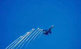 Xem tiêm kích Su-30MK2 chao lượn trên bầu trời TPHCM
