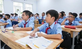 Dạy học 2 buổi/ngày, liệu cơm gắp mắm 