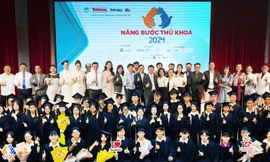 65 sinh viên xuất sắc về TP. HCM nhận học bổng ‘Nâng bước thủ khoa 2024’