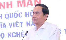 Chủ tịch Quốc hội thăm, tặng quà Tết tại Cần Thơ