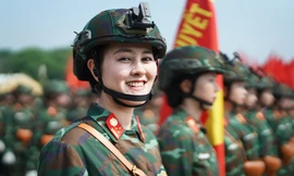 Hình ảnh ấn tượng: Nữ chiến sĩ công an, quân đội luyện tập diễu binh, diễu hành 