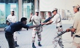 Phẫn nộ cảnh dân thường bị bắn chết giữa phố