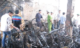 Cháy lớn thiêu rụi hàng trăm xe máy