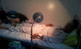 Tức tốc đưa chồng đi viện sau khi cắt lìa ‘của quý’