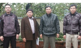 Ông Trong (thứ hai trái sang) và một số hội viên LCHNTTS huyện Tiên Lãng