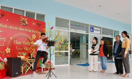 Mang âm nhạc đến bệnh viện ở Nha Trang