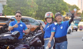 Thích thú màn diễu hành mô tô ‘khủng’ trên phố Nha Trang 