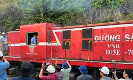 Thông tuyến đường sắt Bắc - Nam sau gần 10 ngày sạt lở hầm Bãi Gió