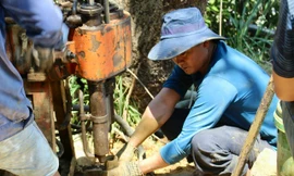 Cận cảnh những mũi khoan xuyên núi, vá sạt lở tại hầm đường sắt Bãi Gió