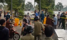 Sự thật đoạn clip người phụ nữ không đeo khẩu trang lao xe vào rào chắn đòi ra khỏi khu phong tỏa