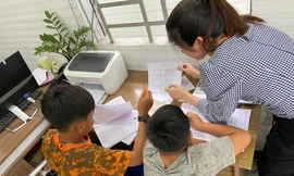 "Ông già Noel" giữa đời thực: Mở lớp học miễn phí cho 4 em nhỏ bán ve chai