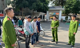 Khởi tố nhóm trai bản chế dao kiếm ra phố diễu võ dương oai