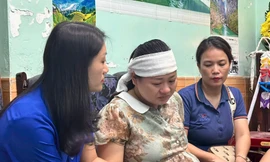 Nghẹn ngào khi thăm gia đình có người tử vong trong chuyến xe khách bị đất vùi lấp ở Cao Bằng