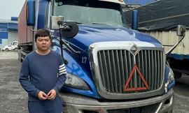 Tạm giữ tài xế điều khiển xe container tông vào xe cảnh sát