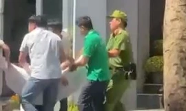 Phó chủ tịch hội phụ nữ phường mang dao đến khách sạn đâm chồng và tình địch bị thương 