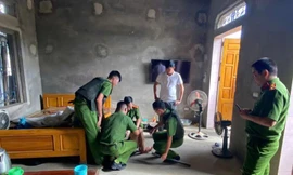 Giải cứu cháu bé 5 tuổi bị người bệnh tâm thần dùng dao khống chế