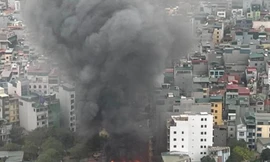 Hà Nội: Cháy lớn tại khu lán kinh doanh sắt vụn, cho thuê cốt pha