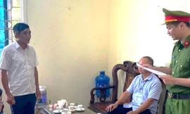Bắt một Bí thư xã và Chủ tịch HĐQT hợp tác xã ở Ninh Bình 
