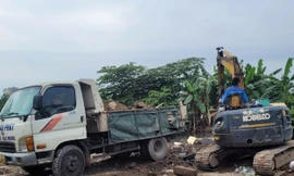 Hà Nội: Buộc đối tượng đổ trộm trạc thải trên đất dự án công viên trả lại nguyên trạng