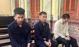 Các bị cáo tại phiên tòa. 