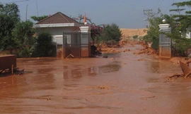 Vỡ hồ chứa bùn titan, 3 phụ nữ suýt chết