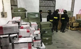 Hàng loạt cán bộ hải quan ở Quảng Ninh bị đình chỉ chức vụ sau vụ bắt "cả gia đình" buôn lậu.