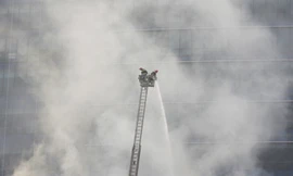 Khói lửa bốc nghi ngút ở tòa nhà cao nhất Việt Nam