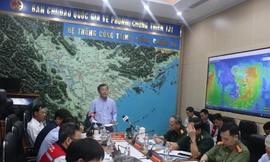 Bão số 2 áp sát, đề nghị cấm biển nhiều vùng