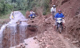 Mưa lũ 'nuốt chửng' nhiều tuyến đường ở Tây Bắc, gây thiệt hại nặng 