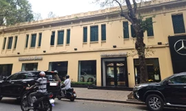 Mất trăm triệu đồng vì xem xe tại đại lý Mercedes-Benz ở Hà Nội