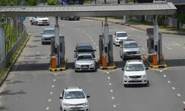 Bộ Giao thông ‘thúc’ thu phí tự động xe ra vào sân bay