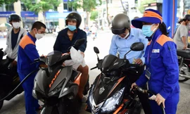 Giá xăng dầu đồng loạt giảm mạnh