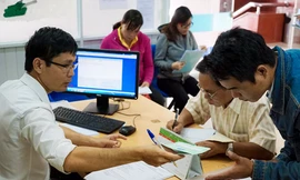 Công chức không được giữ chức vụ lãnh đạo quá 2 nhiệm kỳ liên tiếp 