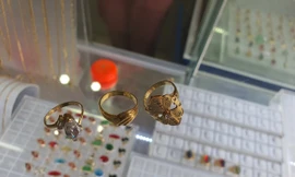 Mua 'vàng non' lấy vía Thần Tài, khách hàng tá hỏa phát hiện hàng 'dởm'