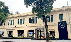 Đại lý Mercedes-Benz lên tiếng xin lỗi vụ om trăm triệu của khách