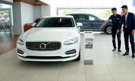 Thị trường ô tô cuối năm: Xe sang 'cật lực' đẩy hàng tồn kho