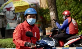 Đồng loạt tăng phí dịp Tết, giới xe ôm công nghệ vẫn 'méo mặt'