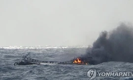 Cận cảnh Tàu Daesung - ho bị cháy khiến 6 thuyền viên Việt tử vong. Ảnh: Yonhap. 