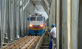 Sắp dỡ lệnh cấm tàu qua cầu Long Biên, cầu Đuống 