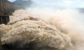 Miền Trung – Tây Nguyên tiếp tục mưa to, hơn 100 hồ thủy điện xả tràn khẩn cấp