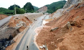 Chuyên gia hiến kế cách ngăn đường cao tốc vừa xây đã sụt lún