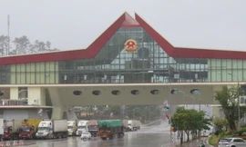 Từ hôm nay, nhiều cửa khẩu phía Bắc bắt đầu thông quan hàng hóa trở lại