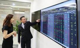 Hơn 2 tỷ USD 'sang tay' trong phiên chứng khoán lập đỉnh