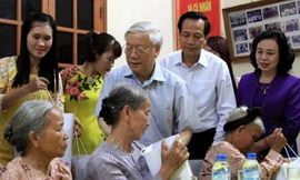 Hơn 500 tỷ đồng tặng quà Tết người có công