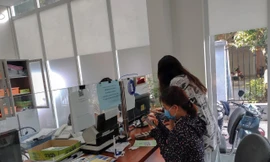 Người lao động ồ ạt rút sổ bảo hiểm xã hội 1 lần vì khó khăn, cần tiền gấp 