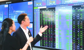 Gần 2.000 tỷ đồng đổ vào một cổ phiếu ngân hàng