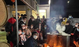 Lao động Việt Nam ở nước ngoài ăn Tết ra sao?