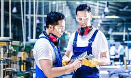 Trả lương ngàn đô la, doanh nghiệp vẫn 'đỏ mắt' tìm lao động 